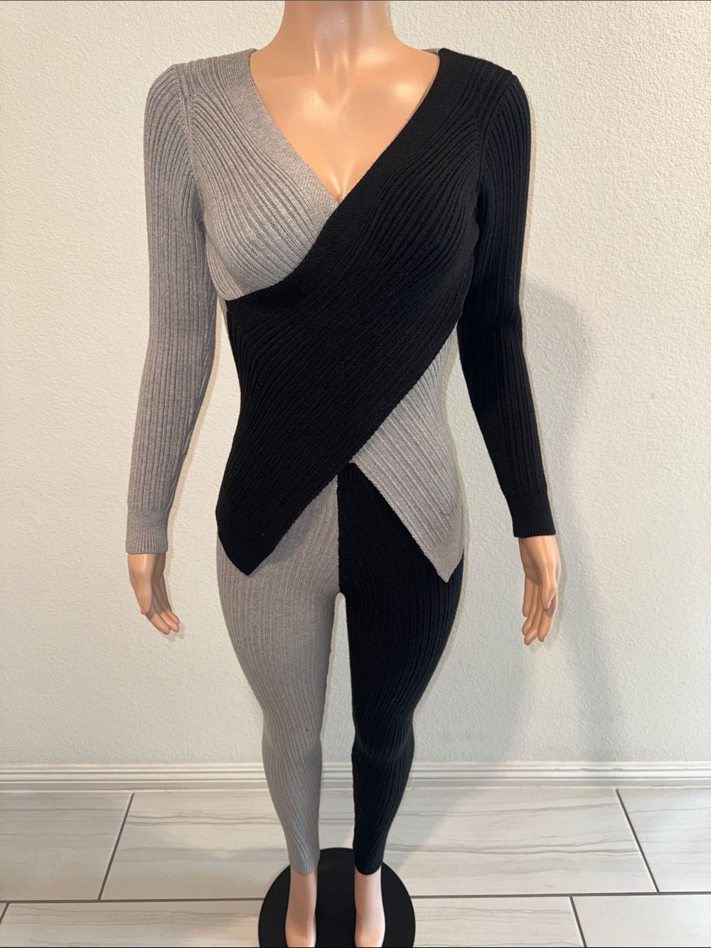 Two-Tone Ribbed Knit Set - Black & Gray - Picture 2 of 6